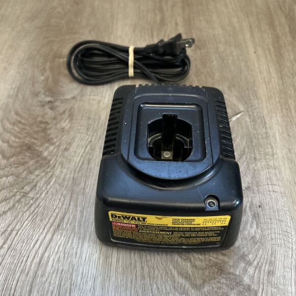 Dewalt DW9107 9.6V-14.4V One Hour Battery Charger Genuine OEM Tested Working - Picture 1 of 9